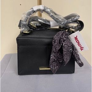 NWT $78 Steve Madden Black and Gold Breese Crossbody Faux Leather Purse Handbag